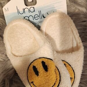 Luna Mellow Cream Smiley Slippers